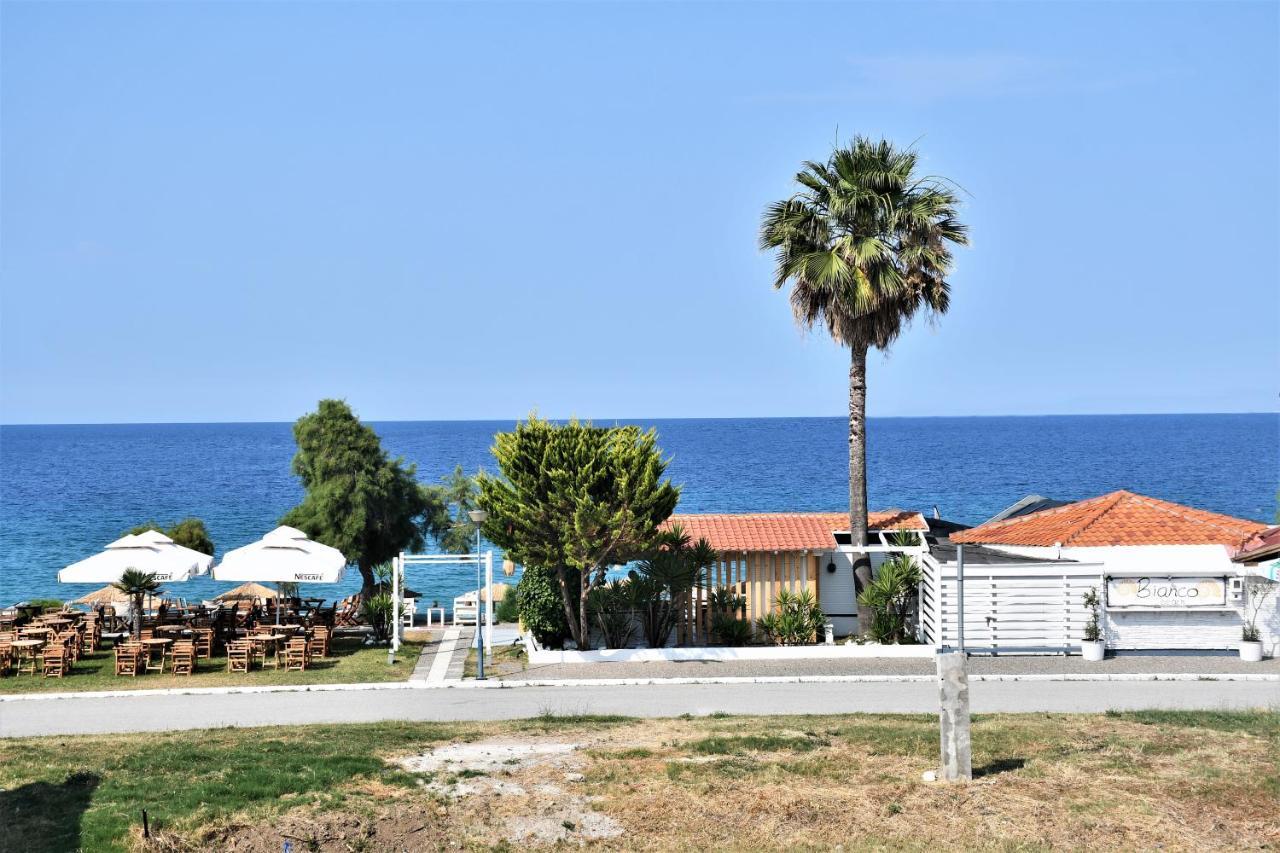 La Mer Luxury Apartments Ierissós Esterno foto